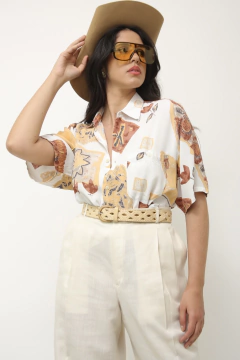 Camisa branca estampa flores 90´s marrom ( clock house) - comprar online