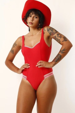 maiô vermelho listras branca na internet