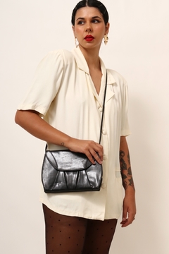 Bolsa 100% couro preto transversal - Capichó Brechó