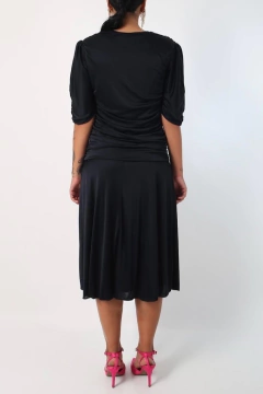 Vestido drapeado aplique brilho ombreira na internet