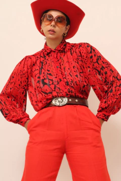 Camisa vermelha com estampa em preto vintage