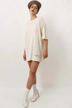 Imagem do Blusa malha fria creme detalhe bordado
