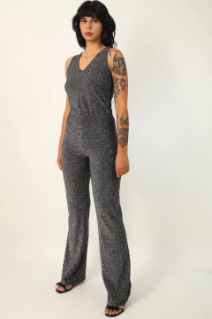 macacão lurex prata levemente flare na internet