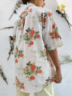 camisa estampa flores off white vintage na internet