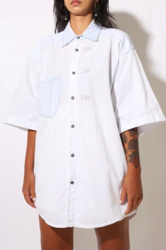 camisa branca com detalhe xadrez vintage - comprar online