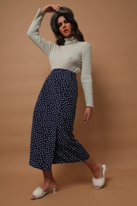 saia poá transpassada azul marinho