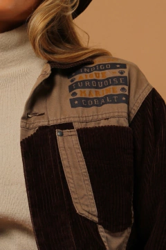 jaqueta cropped veludo cotele marrom - loja online