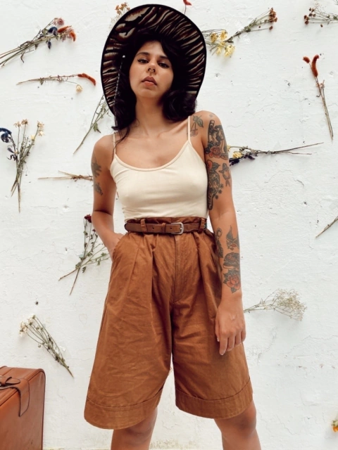 bermuda marrom cintura alta ampla