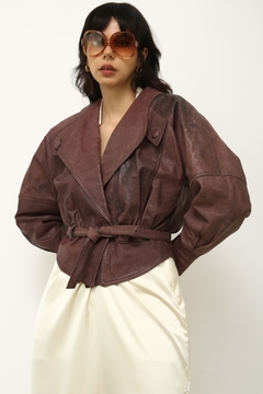 Jaqueta 100% couro cropped vintage acinturada