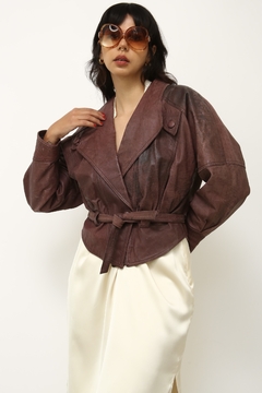 Jaqueta 100% couro cropped vintage acinturada