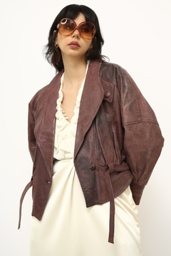 Jaqueta 100% couro cropped vintage acinturada - loja online