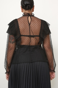 Blusa manga bufante preta por transparência - comprar online
