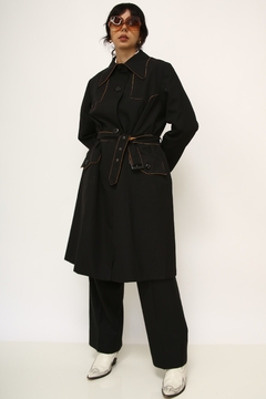 Trench Coat preto det em marrom na internet