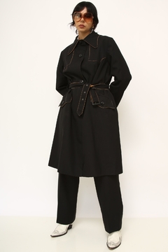 Trench Coat preto det em marrom - Capichó Brechó