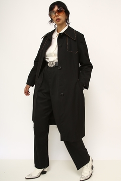 Trench Coat preto det em marrom - loja online