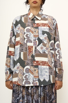 Camisa manga longa estampa cinza clasica