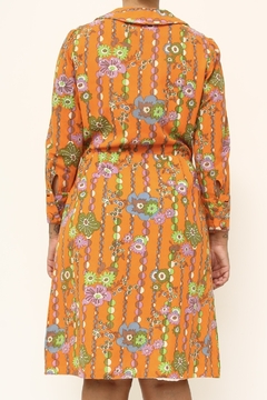 Vestido laranja estampa manga 3/4 vintage