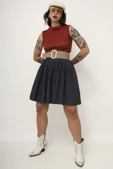 Saia azul marinho pregas