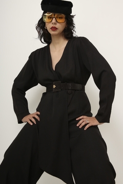 Macacão preto pantalona chic na internet
