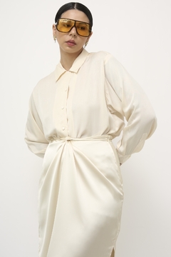 Camisa 100% seda off white classica - Capichó Brechó