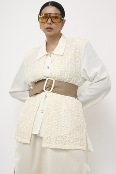 Blazer creme recorte renda frente