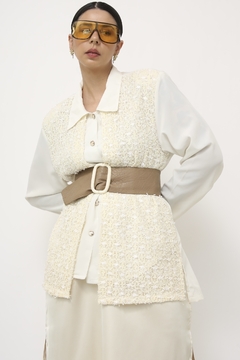 Blazer creme recorte renda frente - Capichó Brechó