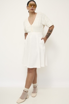 Saia branca viscose pregas vintage