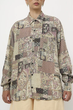 Camisa estampada bege flores rosa antigo - loja online