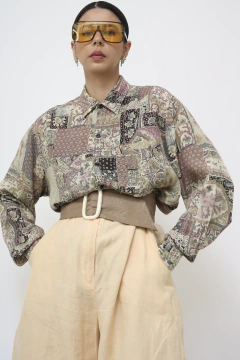 Camisa estampada bege flores rosa antigo - comprar online