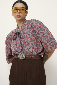 Camisa cinza estampa flores rosa - comprar online