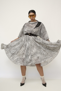 Imagem do Vestido estampa animal print recorte couro