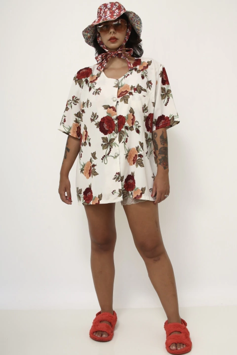 Camisa branca flores vermelha ampla longa vintage