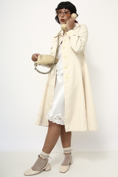 Trench coat off white acinturado vintage - Capichó Brechó