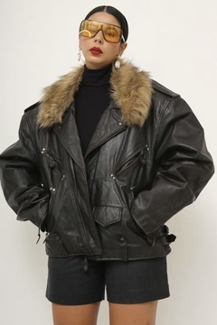 Jaqueta couro preta pelo gola vintage - comprar online