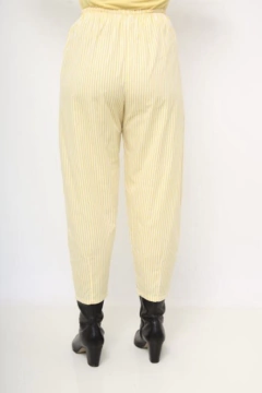 Conjunto amarelo listras vintage - Capichó Brechó