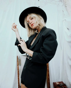 Blazer crepe forrado vintage  ombreira acinturado - loja online