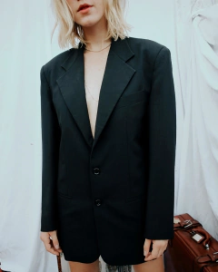 Blazer crepe forrado vintage  ombreira acinturado na internet
