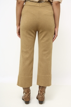 Calça camelo pantacort flare