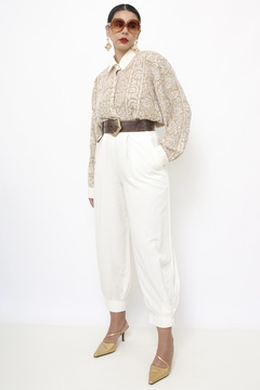 Camisa estampada bege branco mng longa - comprar online