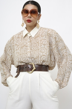 Camisa estampada bege branco mng longa - Capichó Brechó