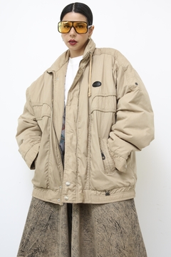 Jaqueta bomber bege acolchoada vintage forro estampado