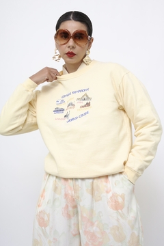 Moletom amarelo bordado acampamento