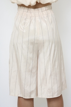 Bermuda acetinada rose listras poa chic - loja online