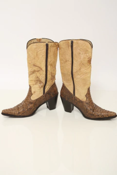 Bota marrom croco com bege vintage 38 - Capichó Brechó