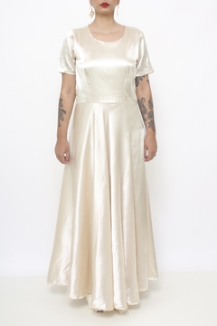Vestido longo acetinado off white na internet