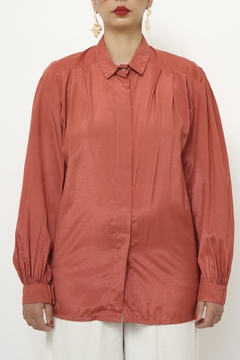 Camisa acetinada telha vintage na internet