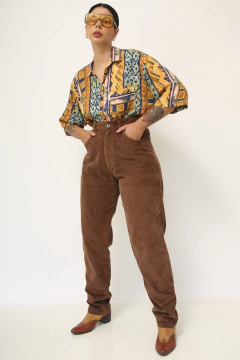 Calça veludo cotele vintage marrom HAMUCHE na internet
