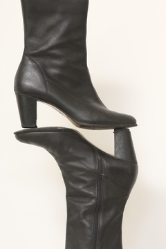 Bota 100% couro preta salto quadrado vintage 41