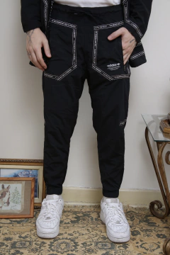 CALÇA DUPLA FACE ADIDAS ORIGINALS REV POA/PRETO na internet