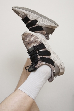 Tenis ADIDAS estampado 43